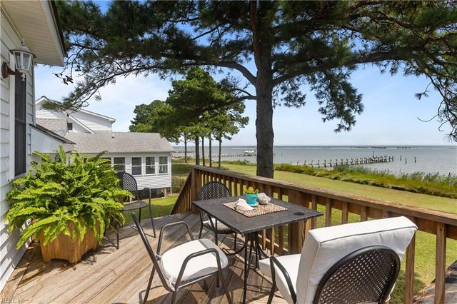 118 Rigby LN, Diggs, VA 23045