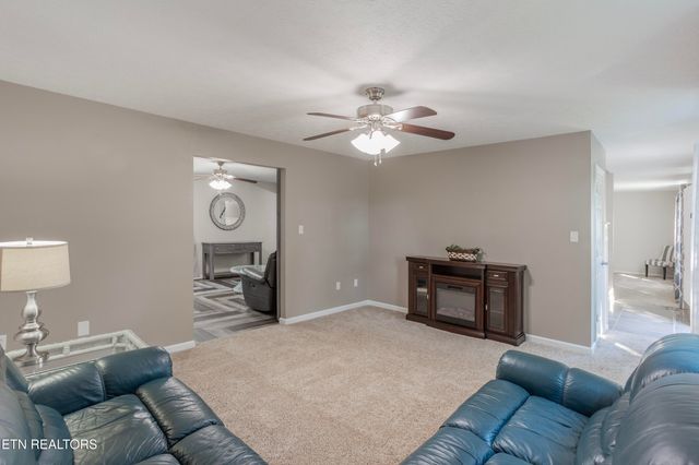 734 Bowman Bend Rd, Harriman, TN 37748