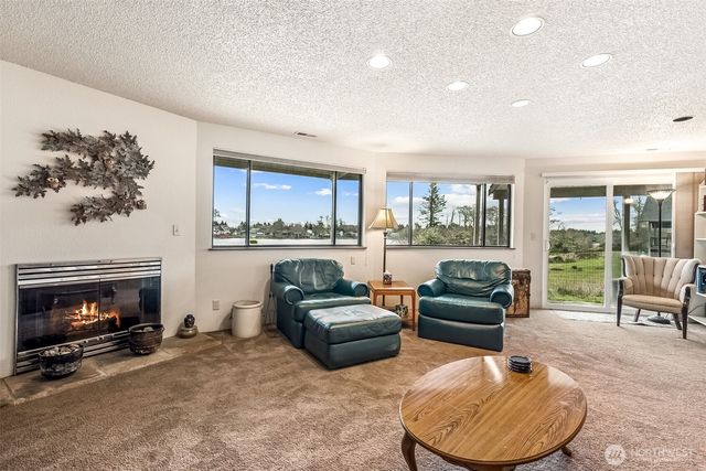 674 Mt Olympus Avenue SE, Ocean Shores, WA 98569