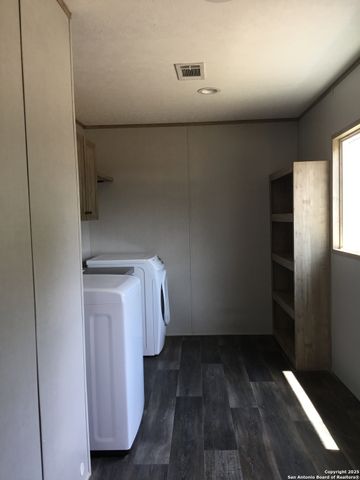 680 SE Front AVE, Sabinal, TX 78881