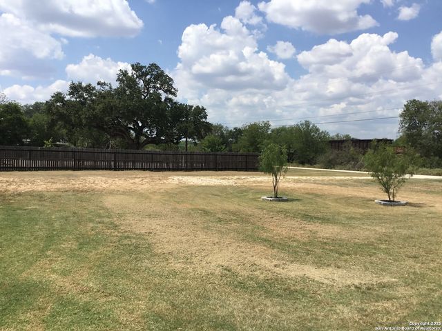 680 SE Front AVE, Sabinal, TX 78881