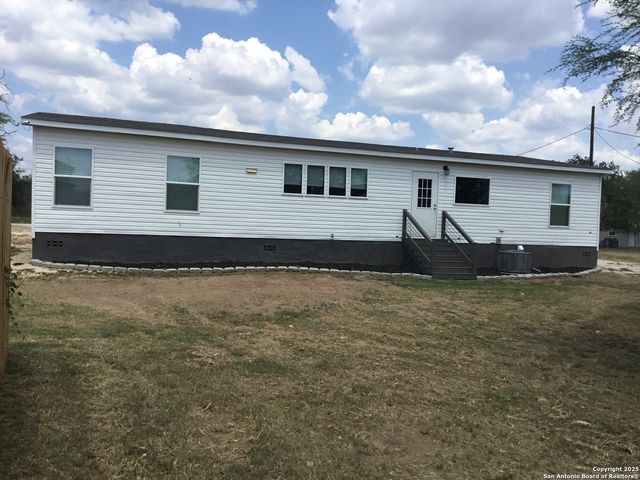 680 SE Front AVE, Sabinal, TX 78881