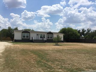 680 SE Front AVE, Sabinal, TX 78881