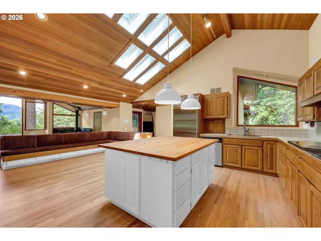 85368 RIDGETOP Dr, Eugene, OR 97405