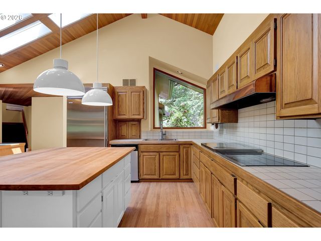 85368 RIDGETOP Dr, Eugene, OR 97405