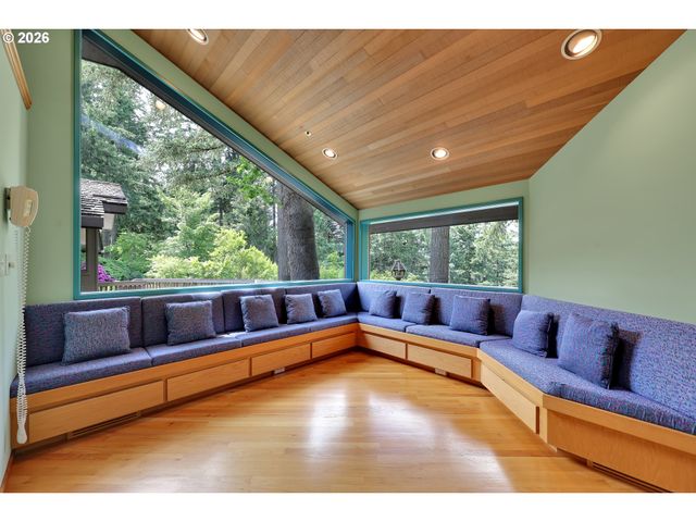 85368 RIDGETOP Dr, Eugene, OR 97405