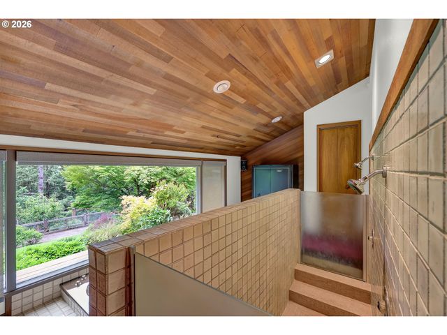 85368 RIDGETOP Dr, Eugene, OR 97405