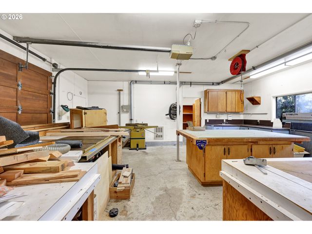 85368 RIDGETOP Dr, Eugene, OR 97405