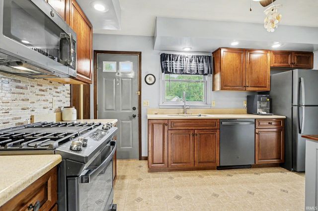 57161 Clona Court, South Bend, IN 46619