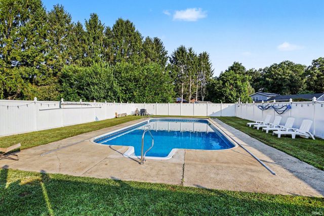 57161 Clona Court, South Bend, IN 46619