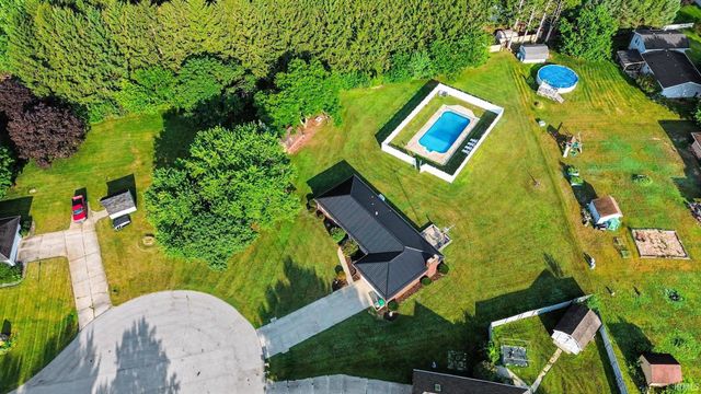 57161 Clona Court, South Bend, IN 46619