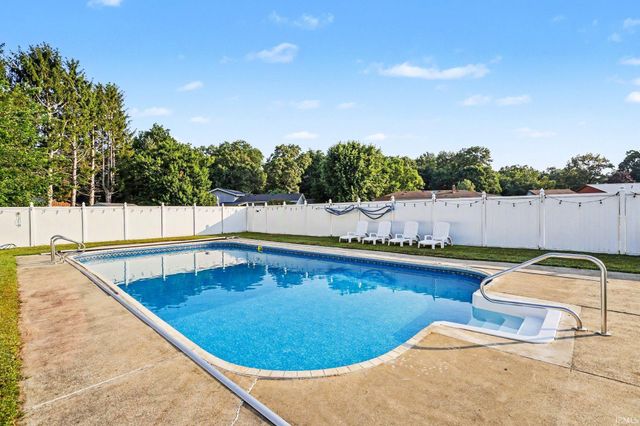 57161 Clona Court, South Bend, IN 46619