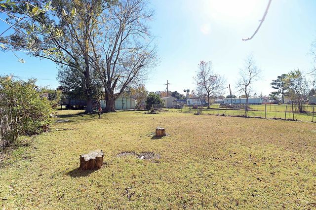 2122 Highway 182 Highway, Raceland, LA 70394