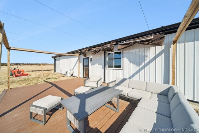 1327 W Davis, Nowata, OK 74048