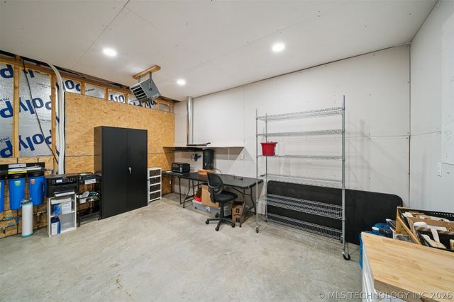 1327 W Davis, Nowata, OK 74048