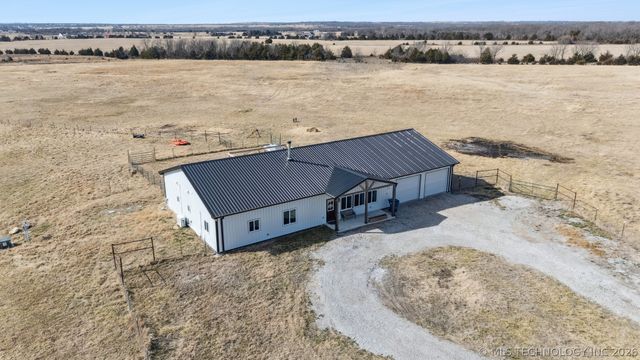 1327 W Davis, Nowata, OK 74048