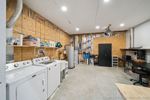 1327 W Davis, Nowata, OK 74048