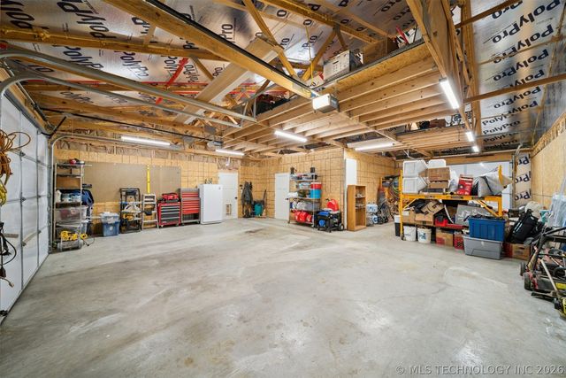 1327 W Davis, Nowata, OK 74048