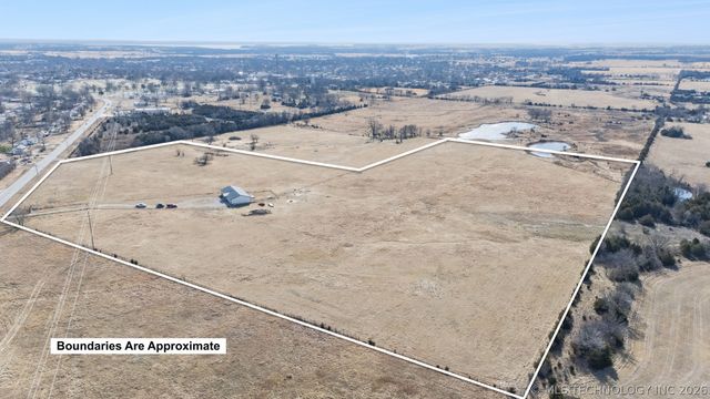 1327 W Davis, Nowata, OK 74048