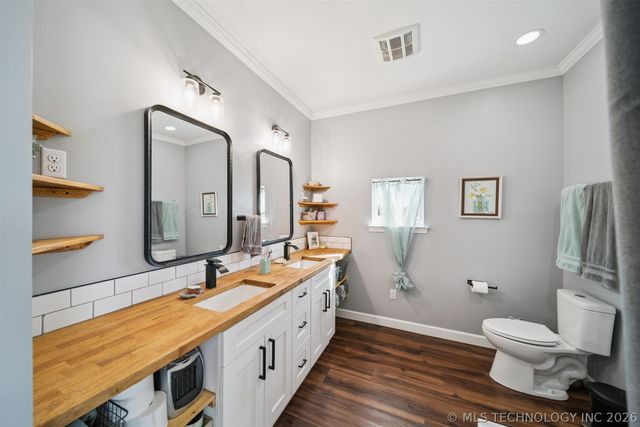 1327 W Davis, Nowata, OK 74048