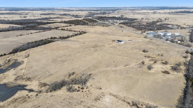 1327 W Davis, Nowata, OK 74048