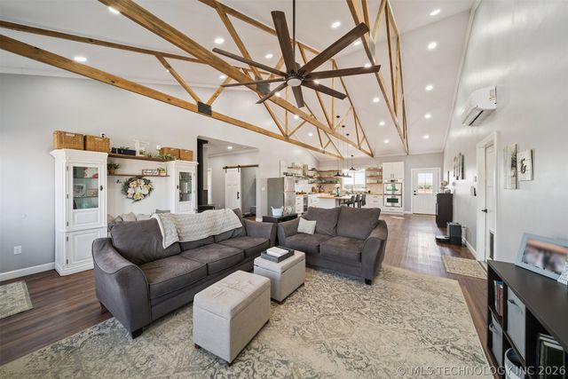 1327 W Davis, Nowata, OK 74048