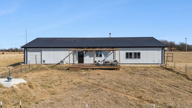 1327 W Davis, Nowata, OK 74048