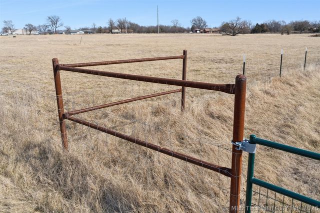 1327 W Davis, Nowata, OK 74048