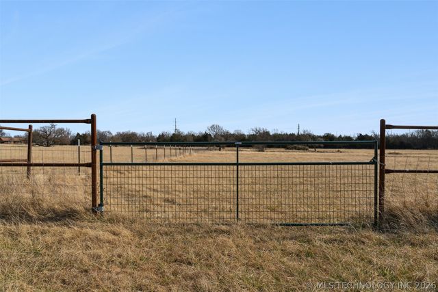 1327 W Davis, Nowata, OK 74048