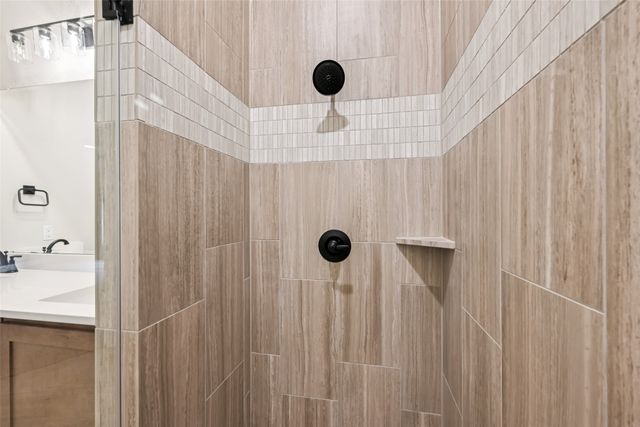 121 Emperor Oak Court, Balch Springs, TX 75181