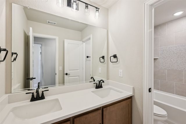 121 Emperor Oak Court, Balch Springs, TX 75181