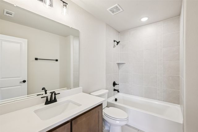 121 Emperor Oak Court, Balch Springs, TX 75181