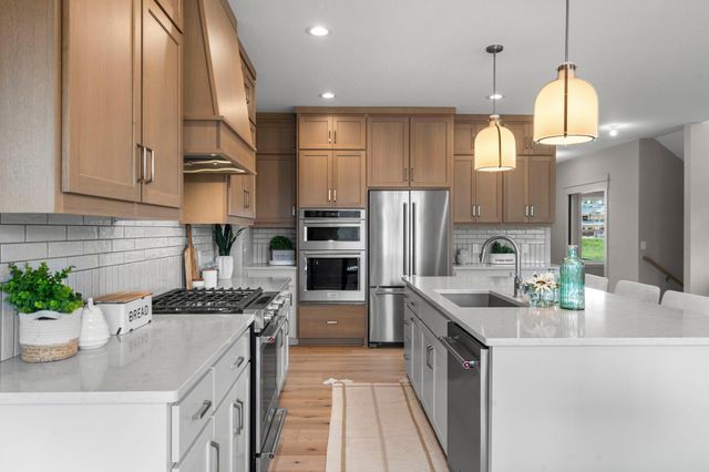 4944 Parkside Circle, Eagan, MN 55124