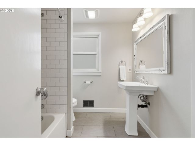 7232 Se STEELE St, Portland, OR 97206