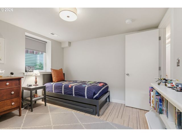 7232 Se STEELE St, Portland, OR 97206