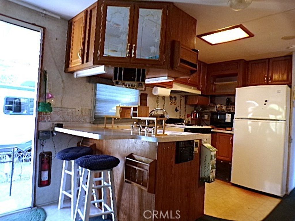 Image 7 of property listing at 12840 Island Drive 7, Clearlake Oaks, CA 95423