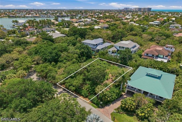 375 Gumbo Limbo LN, Marco Island, FL 34145