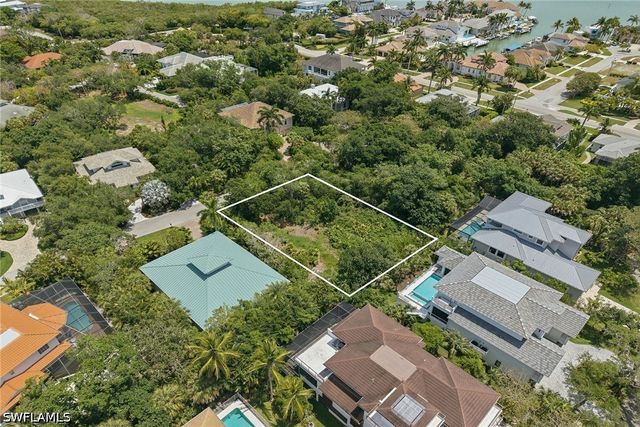 375 Gumbo Limbo LN, Marco Island, FL 34145