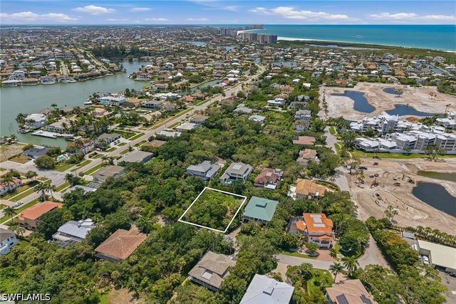 375 Gumbo Limbo LN, Marco Island, FL 34145