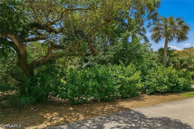 375 Gumbo Limbo LN, Marco Island, FL 34145