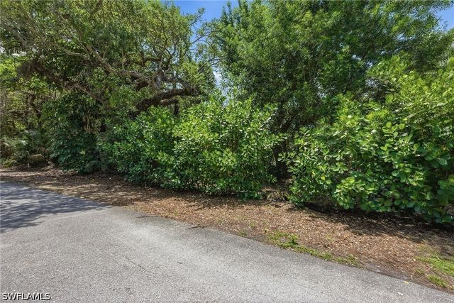 375 Gumbo Limbo LN, Marco Island, FL 34145