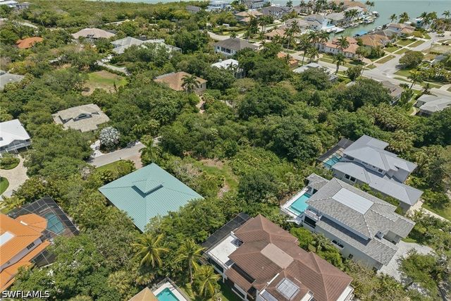 375 Gumbo Limbo LN, Marco Island, FL 34145