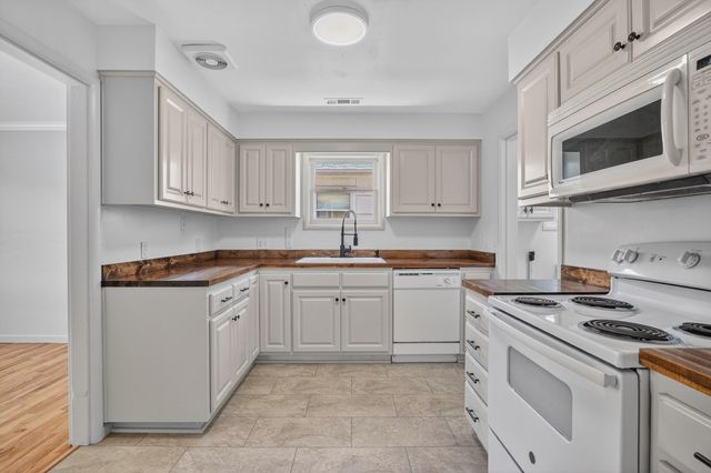 856 W 14th Street, Medford, OR 97501