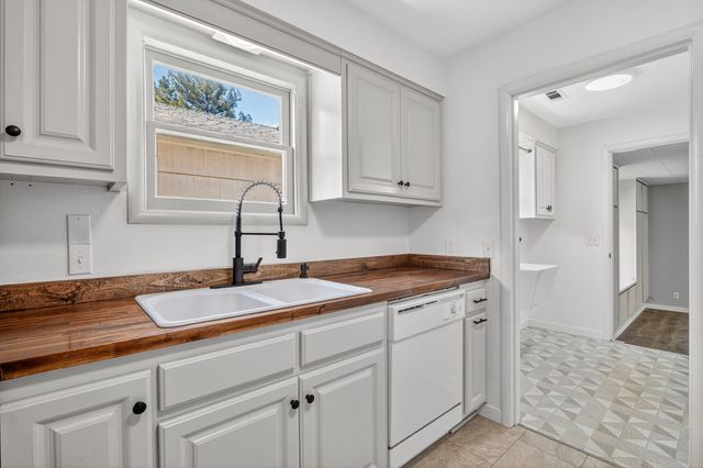 856 W 14th Street, Medford, OR 97501