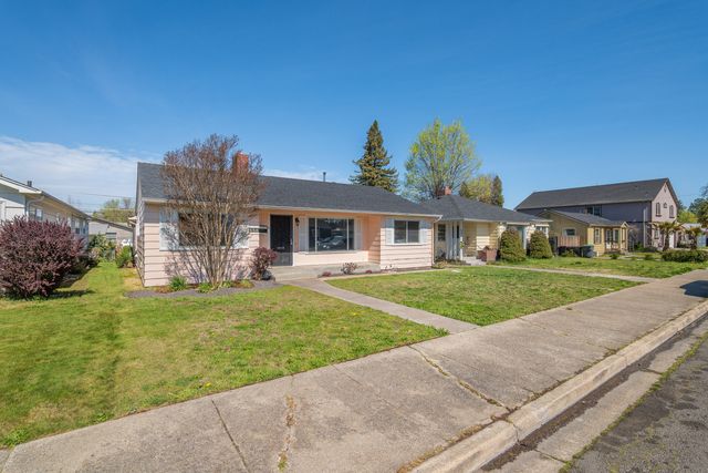 856 W 14th Street, Medford, OR 97501
