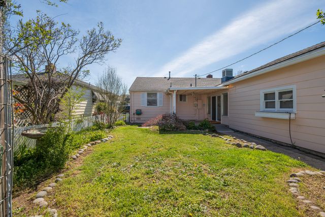 856 W 14th Street, Medford, OR 97501