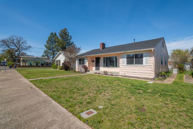 856 W 14th Street, Medford, OR 97501