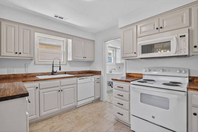 856 W 14th Street, Medford, OR 97501