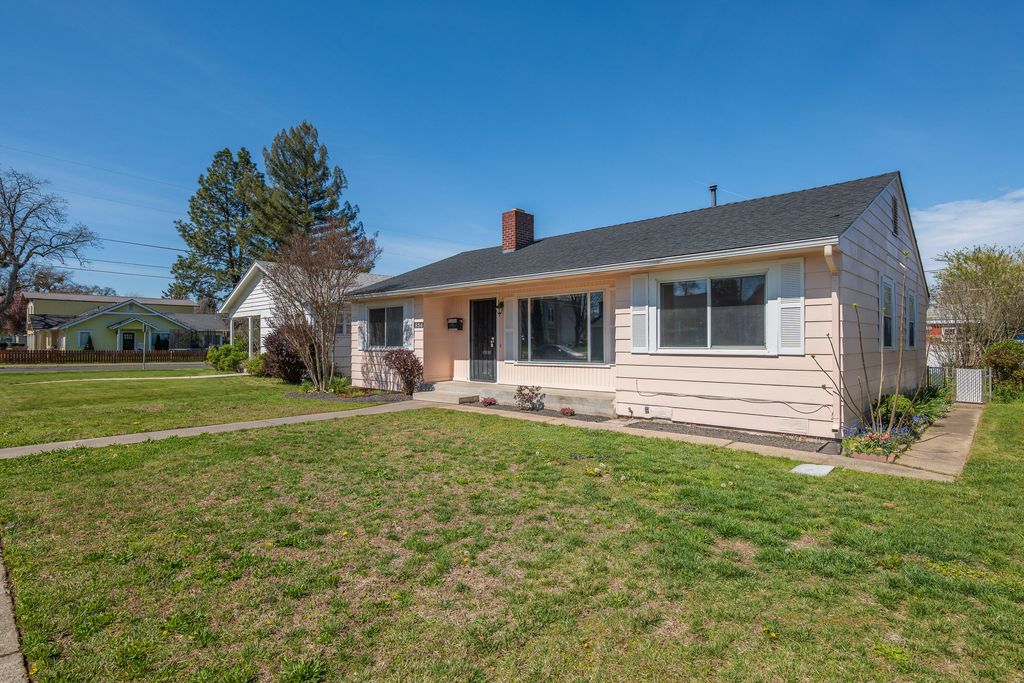 856 W 14th Street, Medford, OR 97501