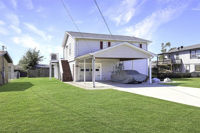 400 Shorthorn Dr, Onalaska, TX 77360